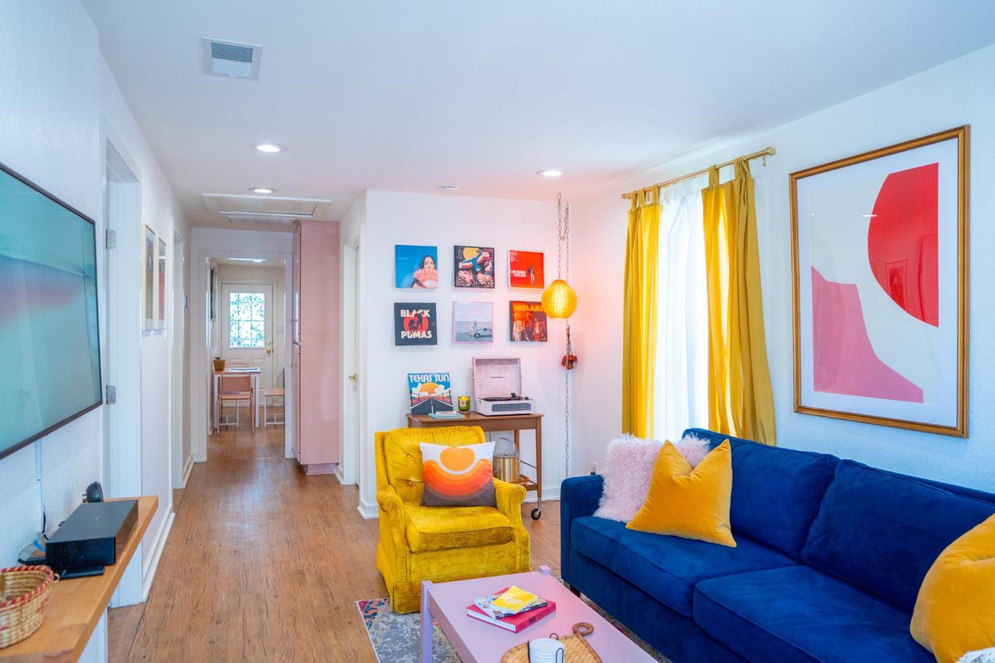 Stylish, Artsy Bungalow Central Eastside オースティン エクステリア 写真