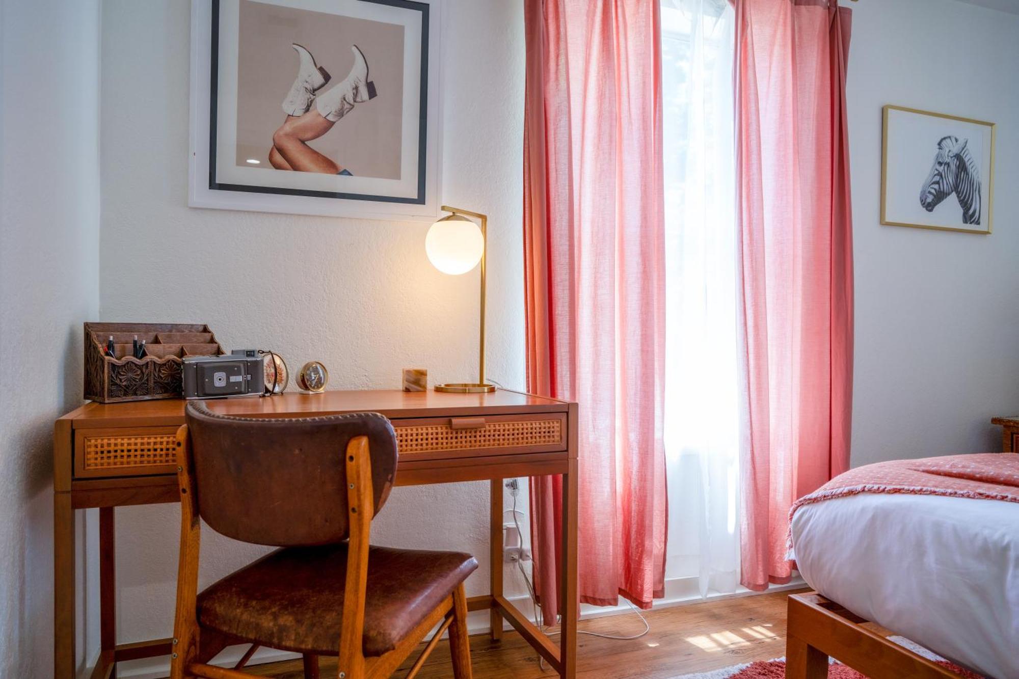 Stylish, Artsy Bungalow Central Eastside オースティン エクステリア 写真