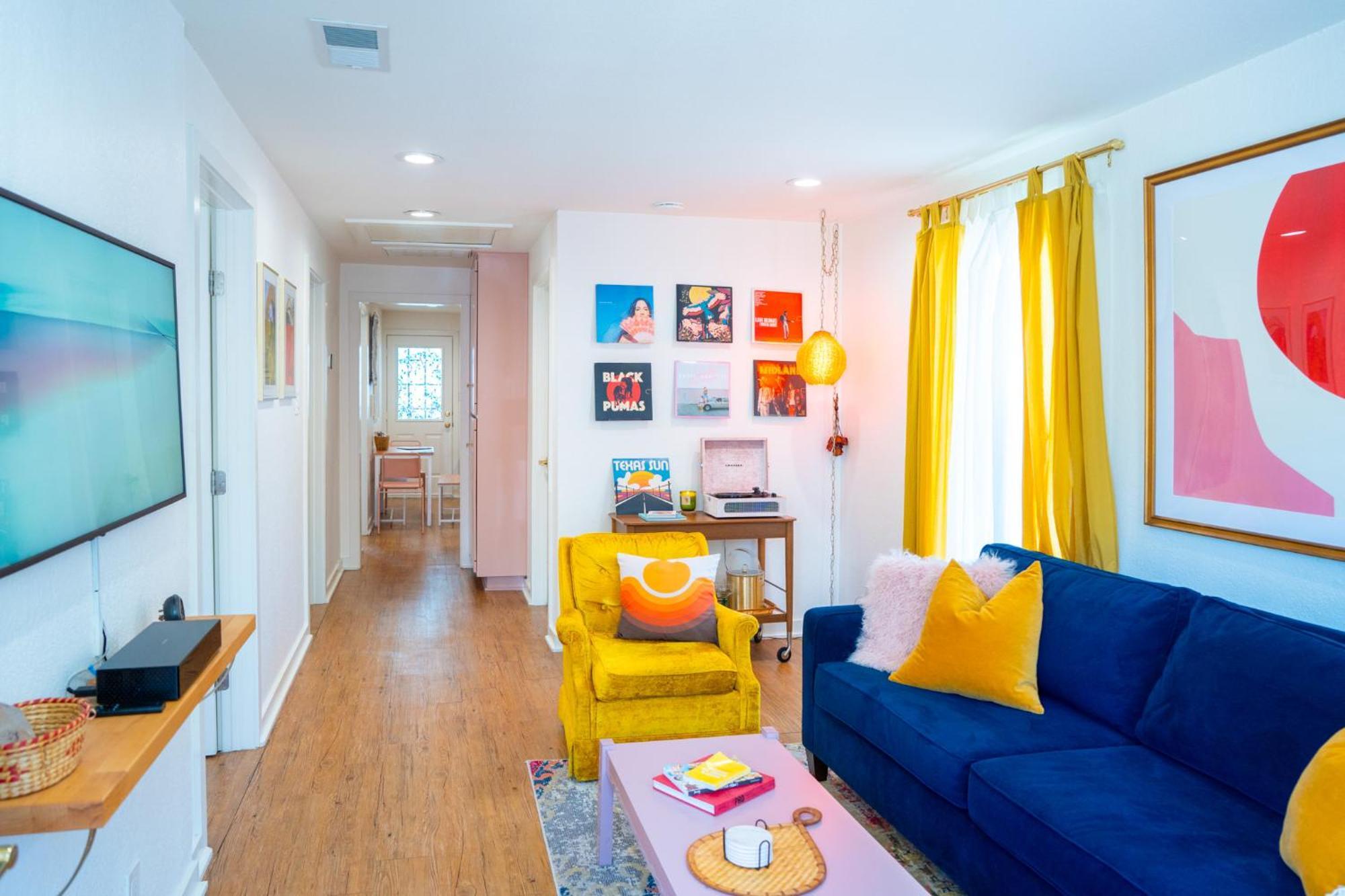 Stylish, Artsy Bungalow Central Eastside オースティン エクステリア 写真