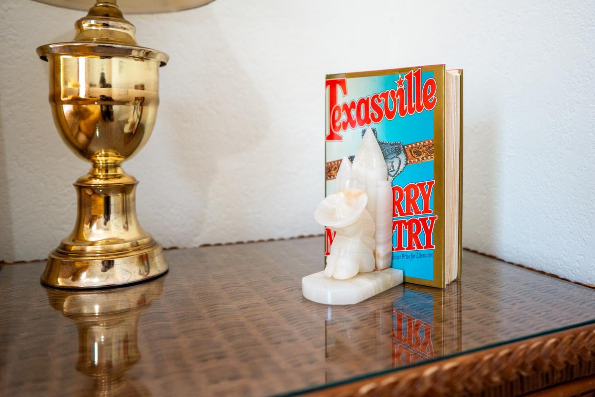 Stylish, Artsy Bungalow Central Eastside オースティン エクステリア 写真