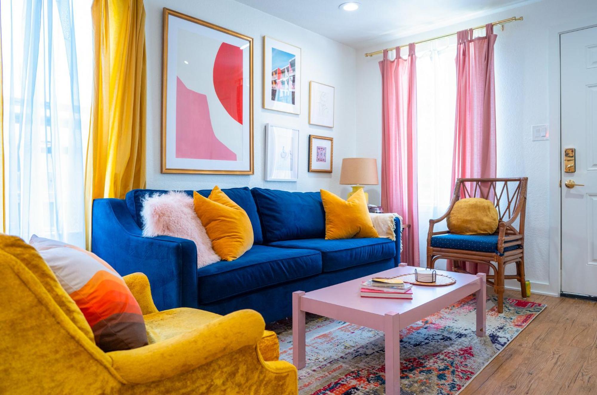 Stylish, Artsy Bungalow Central Eastside オースティン エクステリア 写真