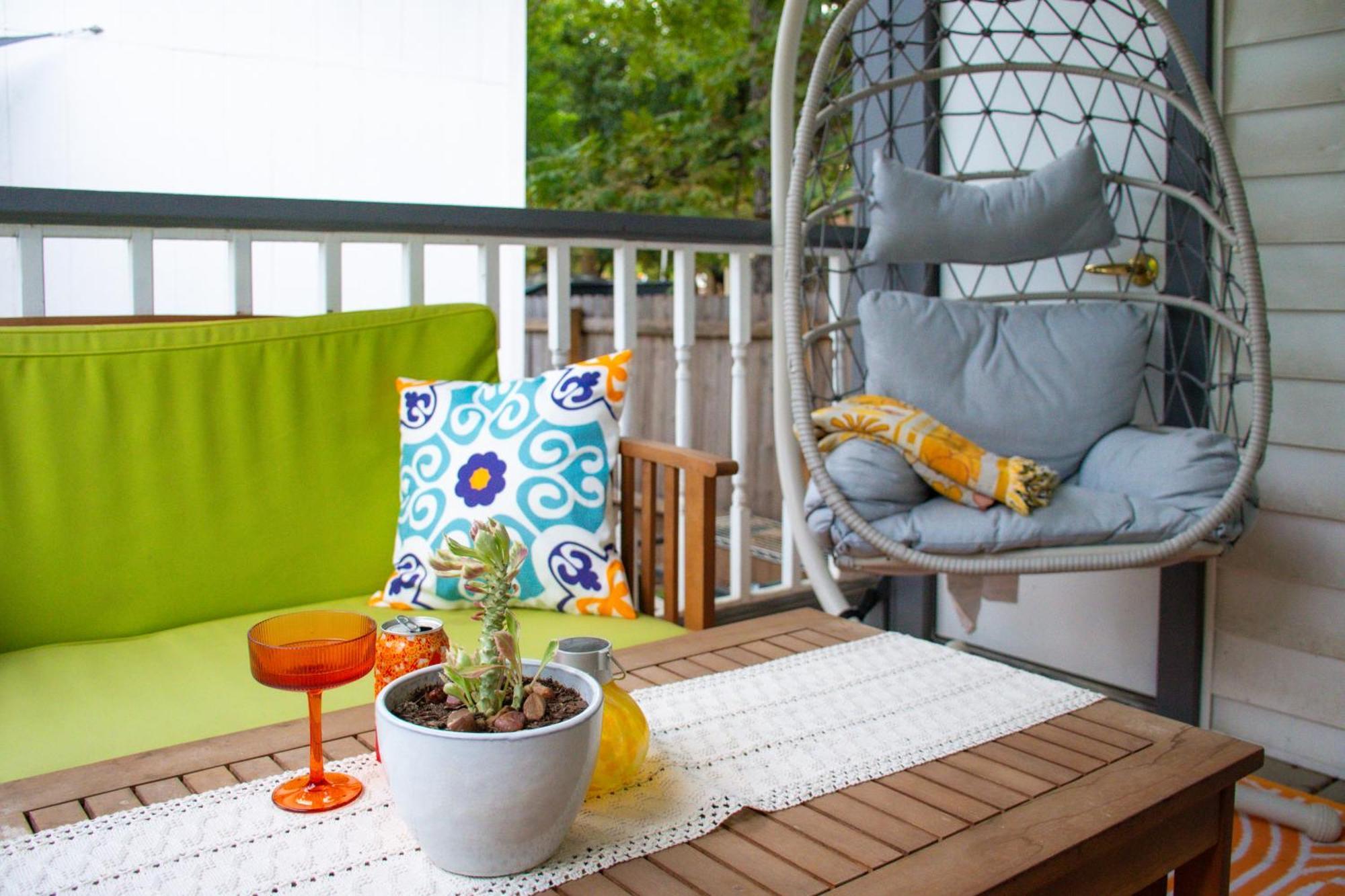 Stylish, Artsy Bungalow Central Eastside オースティン エクステリア 写真