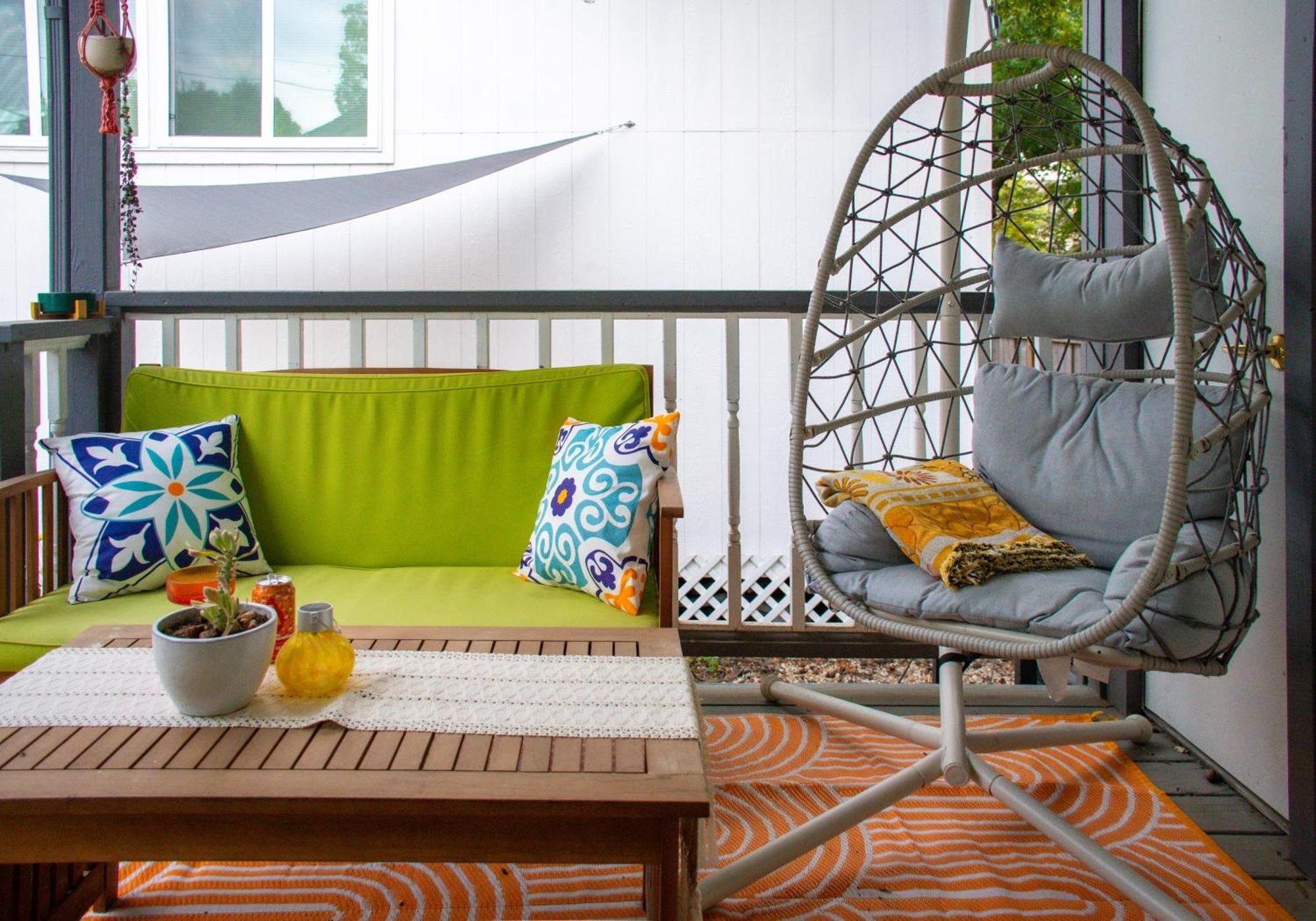 Stylish, Artsy Bungalow Central Eastside オースティン エクステリア 写真