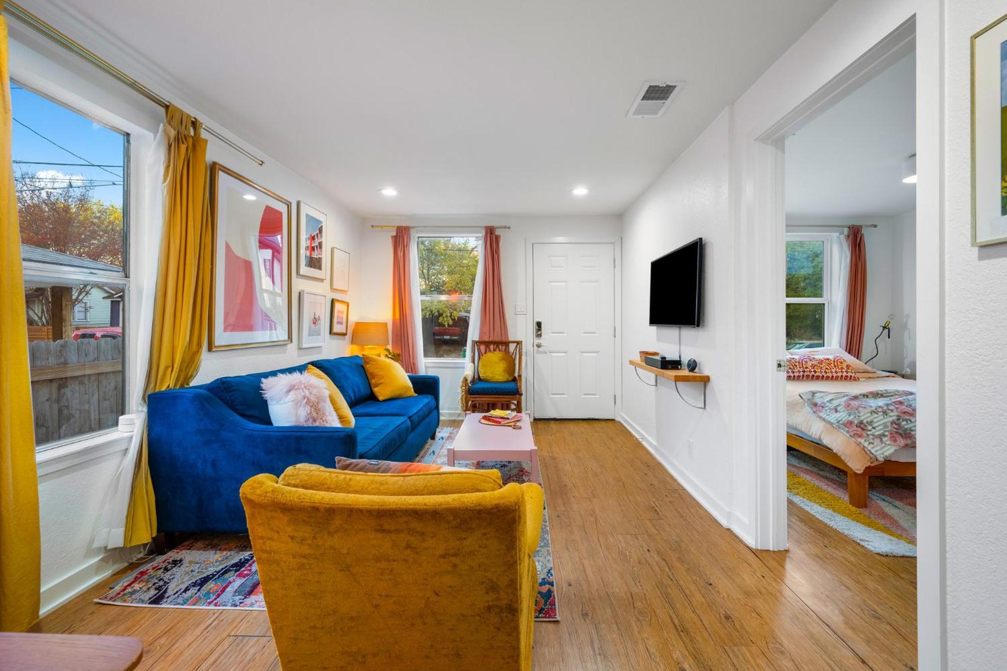 Stylish, Artsy Bungalow Central Eastside オースティン エクステリア 写真